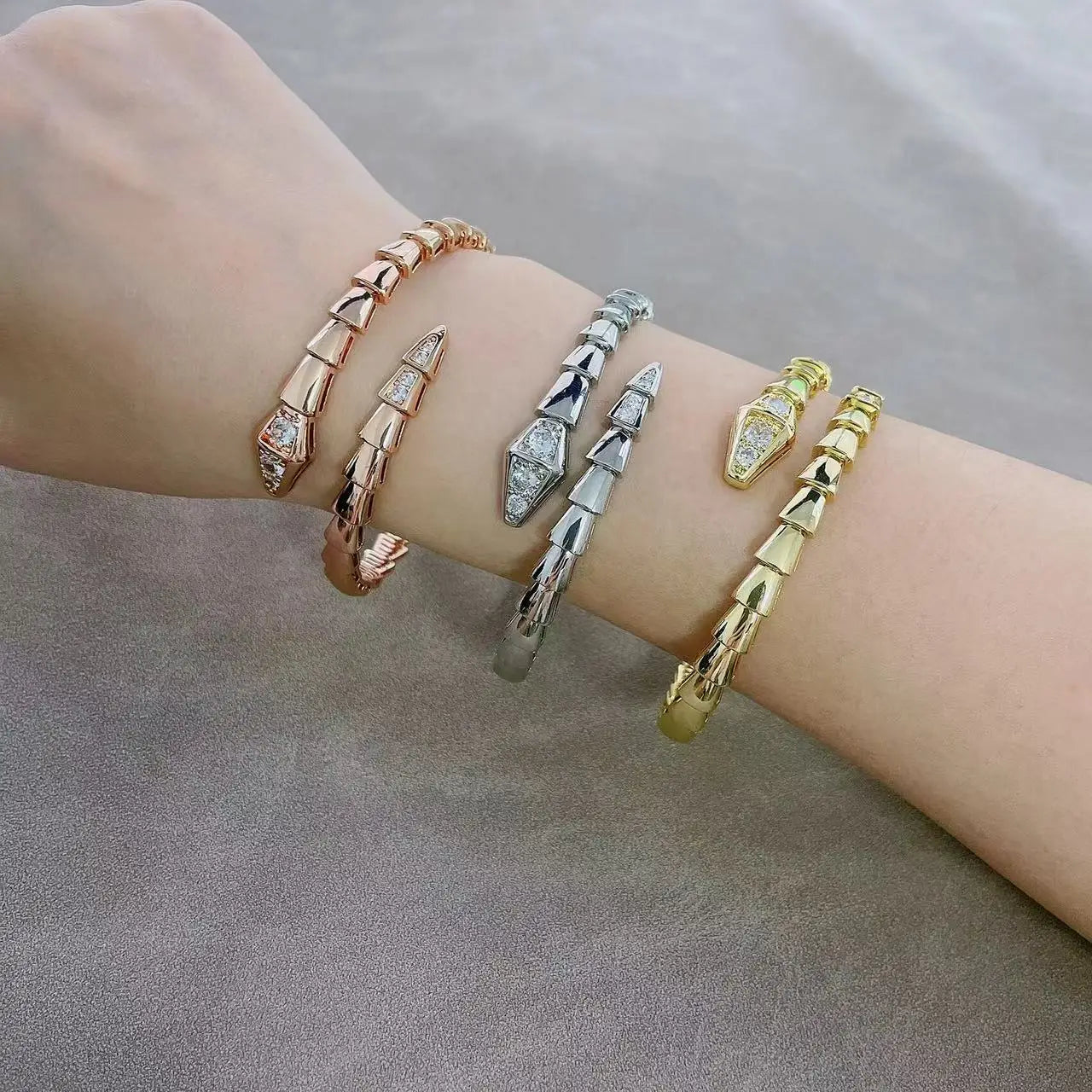 2025 S925 Sterling Silver Lovers Drilling Surface Fine Snake Bracelet Jewelry Fashion Delicate Simple Couple Gathering Gift