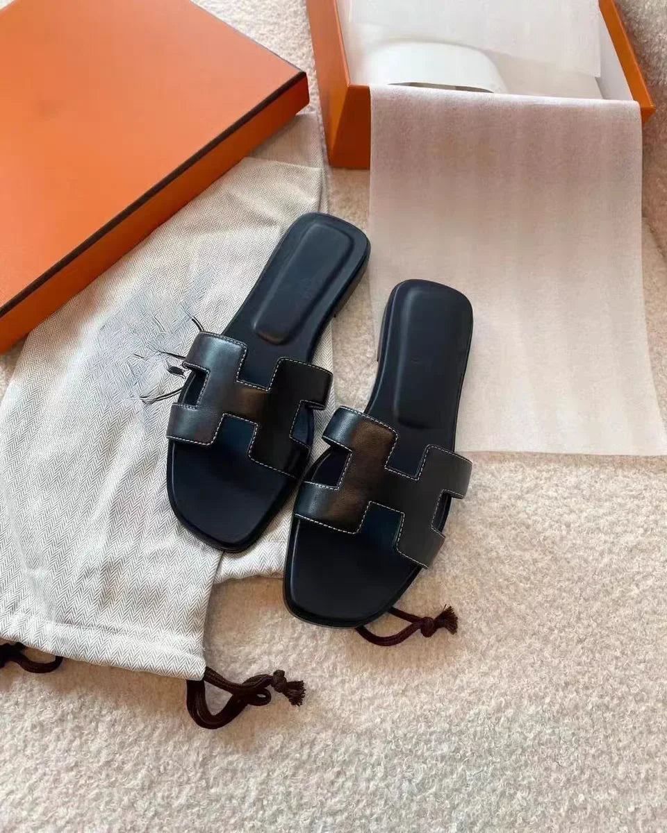 2025 Summer New H Slippers Beach Cool White Fashion Wear Travel Holiday Slippers Women Flat Leather