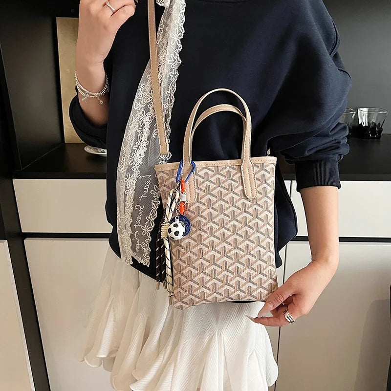 High-End Minimalist Unique Backpack Bag with Large Capacity for Everyday Commute Leather Classic Trendy