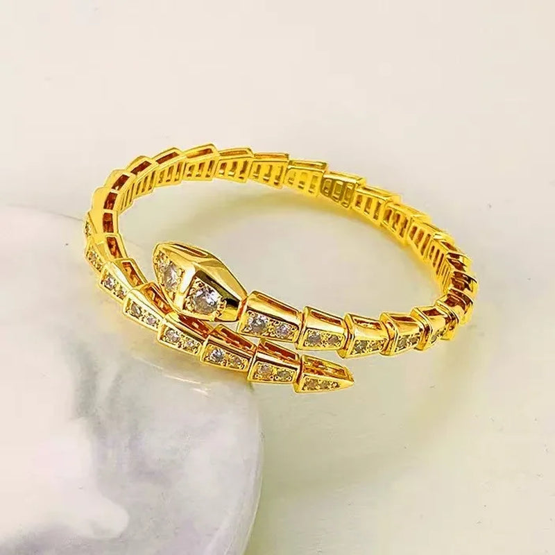 2025 S925 Sterling Silver Lovers Drilling Surface Fine Snake Bracelet Jewelry Fashion Delicate Simple Couple Gathering Gift
