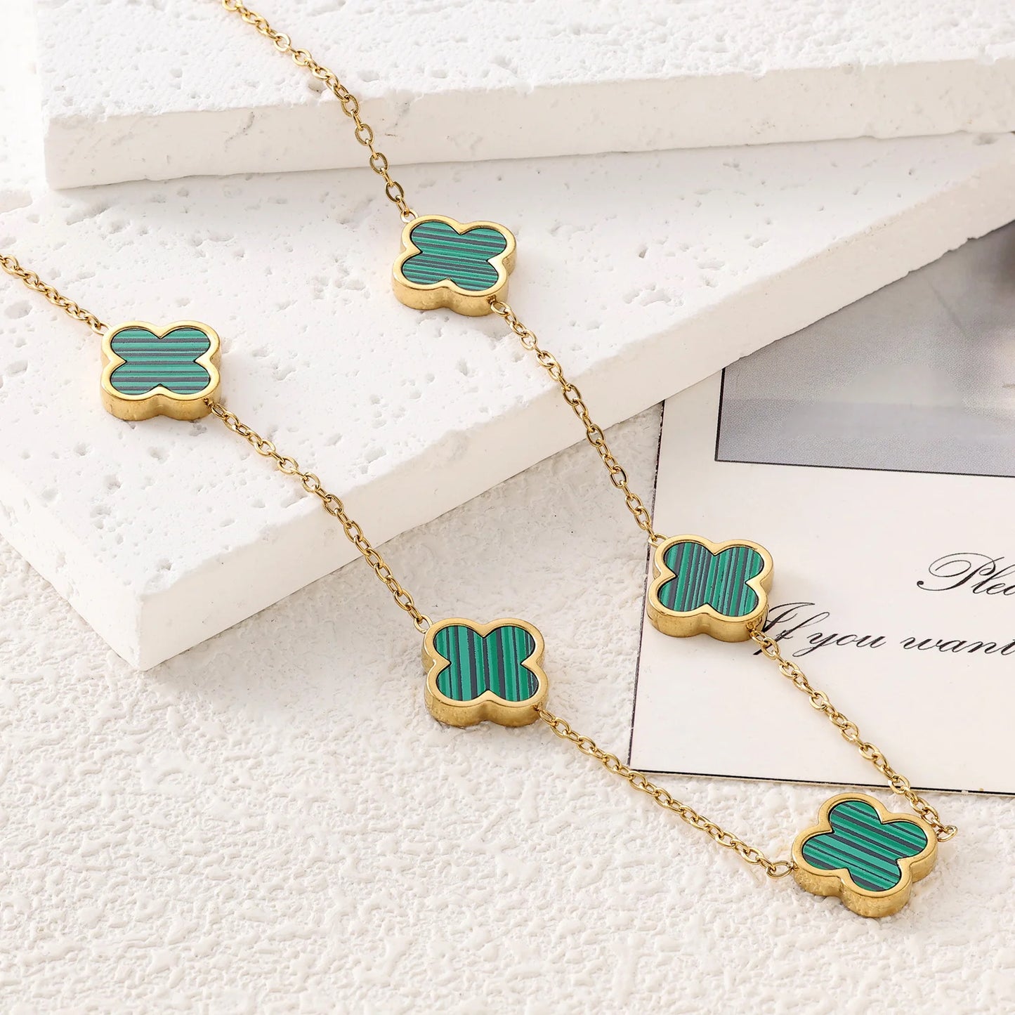 Fashionable and Elegant Luxury Stainless Steel Four-Leaf Clover Necklace and Bracelet Jewelry Set, Polished Flower Necklace