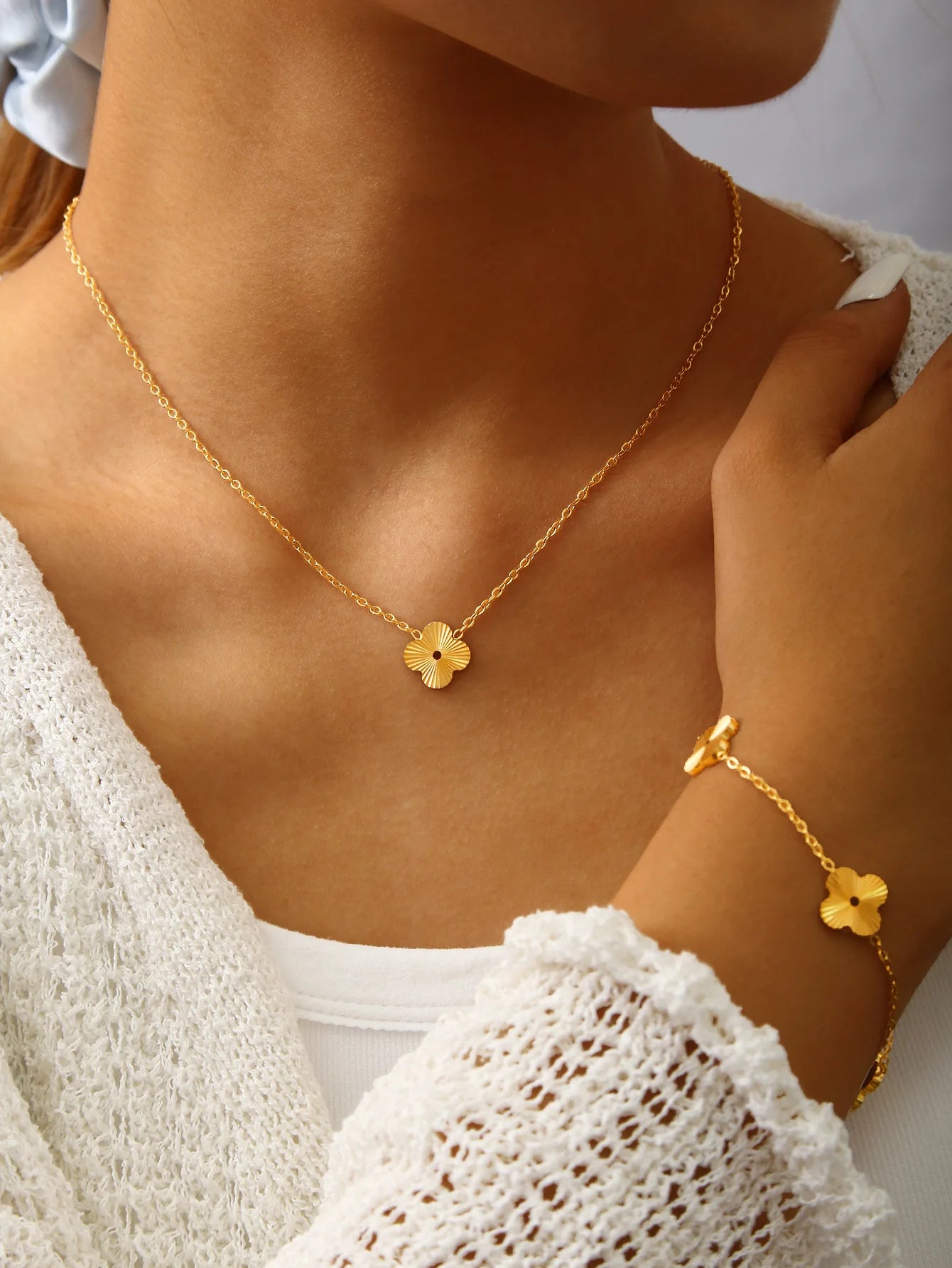 Elegant Light Luxury Charm Retro Old Money Style Stainless Steel 18K Gold Plated Four-Leaf Clover, Flowers Jewelry Set for Women