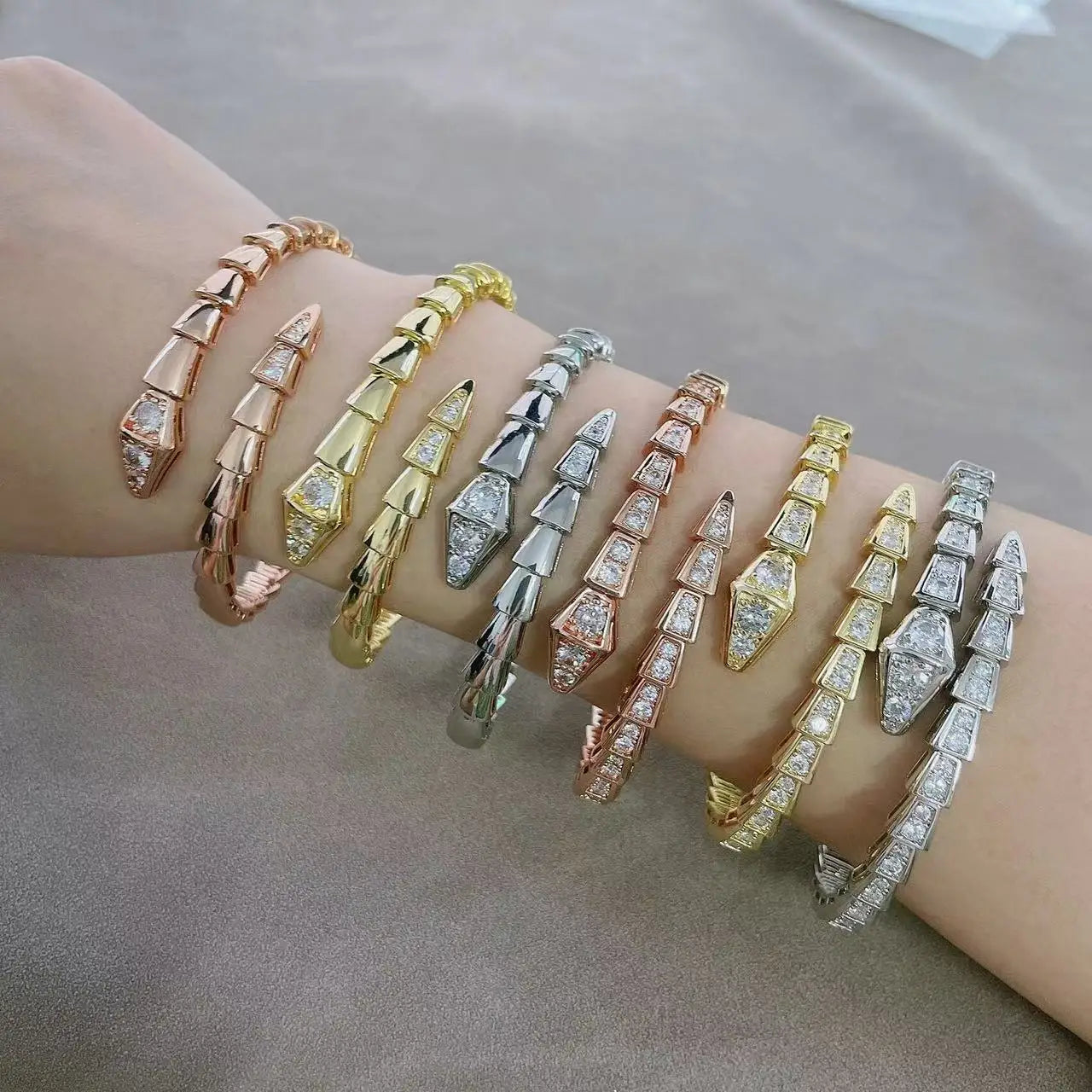 2025 S925 Sterling Silver Lovers Drilling Surface Fine Snake Bracelet Jewelry Fashion Delicate Simple Couple Gathering Gift