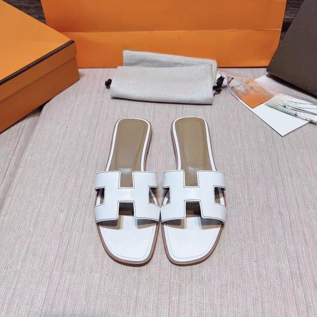 2025 Summer New H Slippers Beach Cool White Fashion Wear Travel Holiday Slippers Women Flat Leather