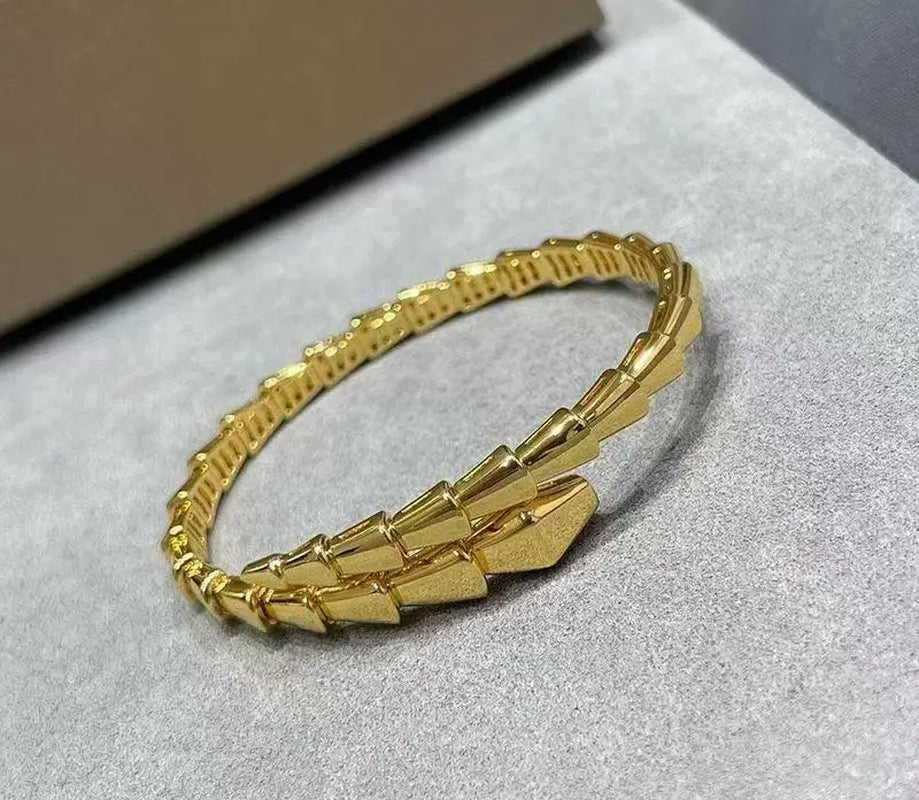2025 S925 Sterling Silver Lovers Drilling Surface Fine Snake Bracelet Jewelry Fashion Delicate Simple Couple Gathering Gift