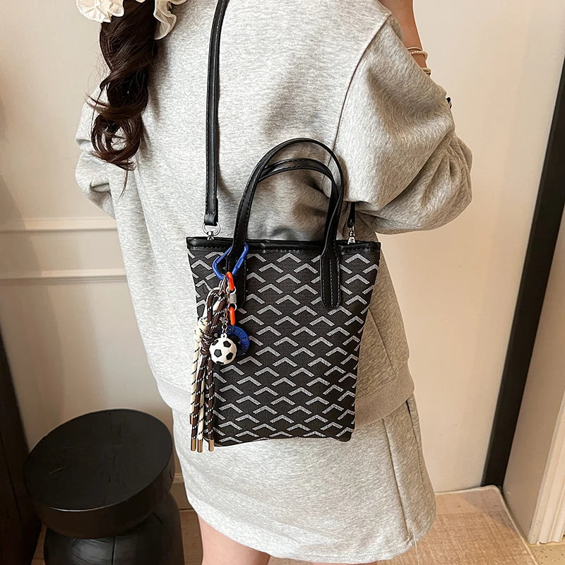 High-End Minimalist Unique Backpack Bag with Large Capacity for Everyday Commute Leather Classic Trendy