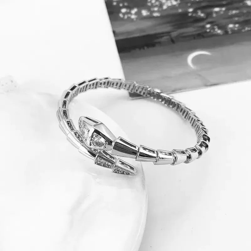 2025 S925 Sterling Silver Lovers Drilling Surface Fine Snake Bracelet Jewelry Fashion Delicate Simple Couple Gathering Gift