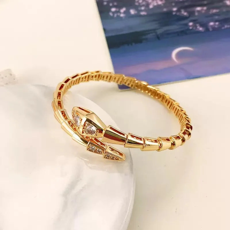 2025 S925 Sterling Silver Lovers Drilling Surface Fine Snake Bracelet Jewelry Fashion Delicate Simple Couple Gathering Gift