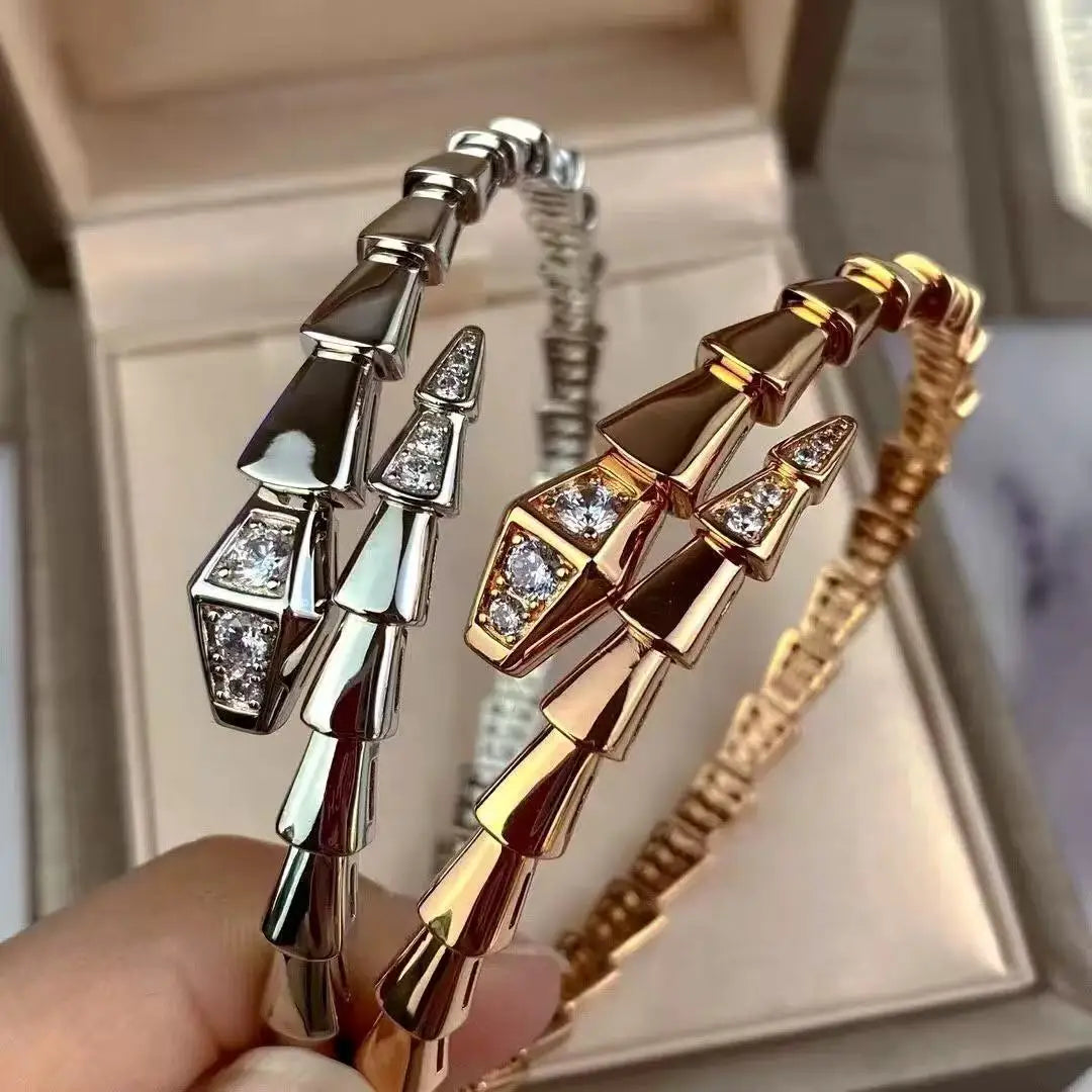 2025 S925 Sterling Silver Lovers Drilling Surface Fine Snake Bracelet Jewelry Fashion Delicate Simple Couple Gathering Gift