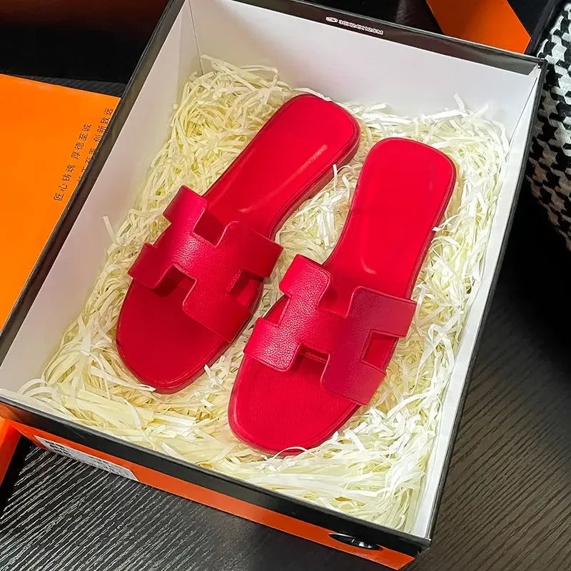 2025 Summer New H Slippers Beach Cool White Fashion Wear Travel Holiday Slippers Women Flat Leather