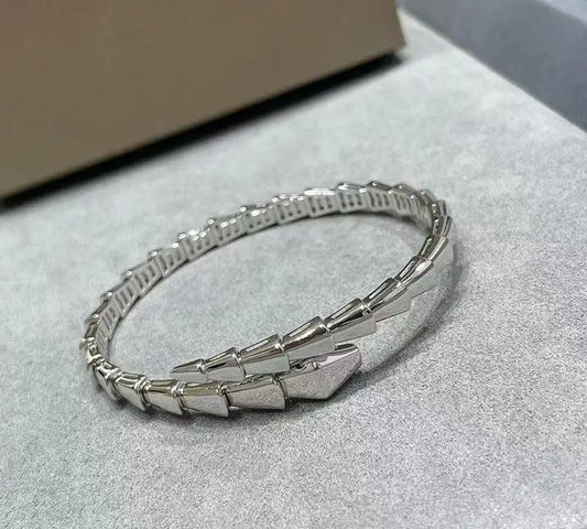 2025 S925 Sterling Silver Lovers Drilling Surface Fine Snake Bracelet Jewelry Fashion Delicate Simple Couple Gathering Gift