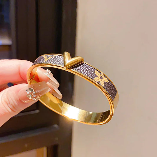 Retro Stainless Steel Leather Flower Letter V Buckle Bracelet ✨