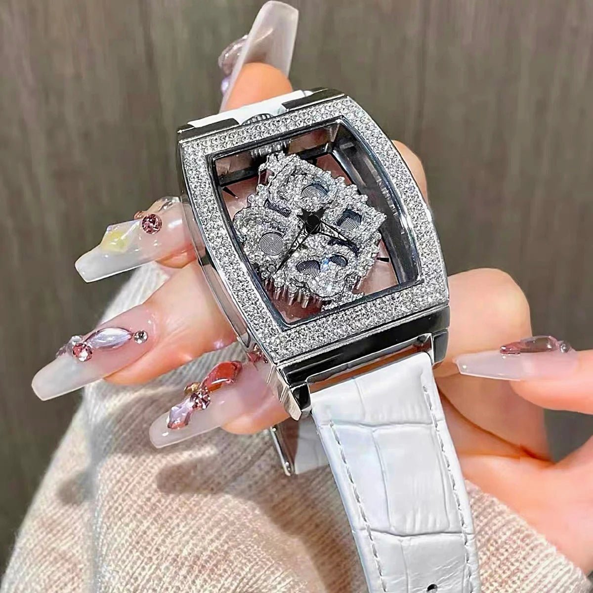 Rhinestone Detail Quartz Movement Watch ✨