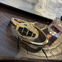 Luxury Diamond Embedded Fashionable Snake-Shape Bracelet Watch 💎
