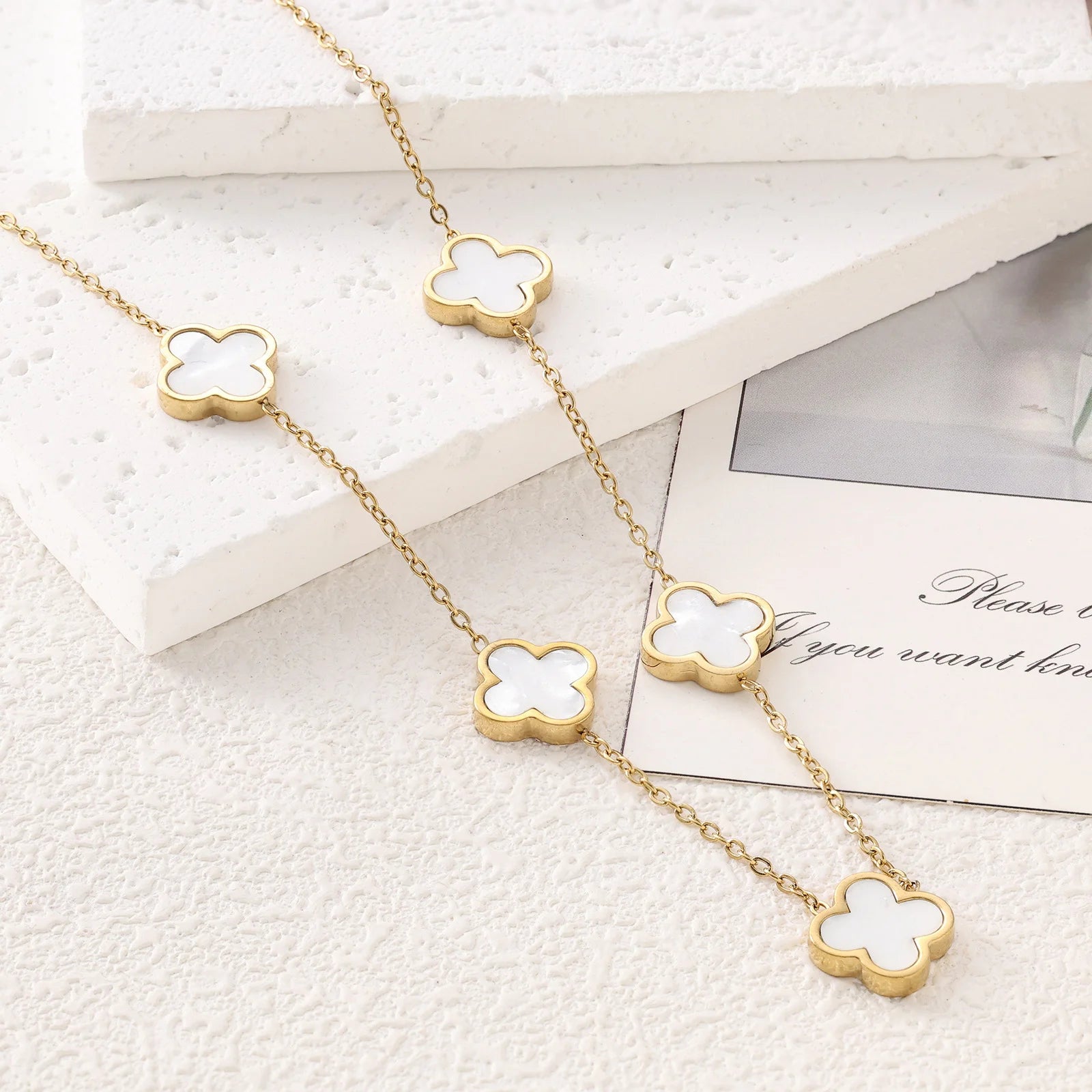 Fashionable and Elegant Luxury Stainless Steel Four-Leaf Clover Necklace and Bracelet Jewelry Set, Polished Flower Necklace