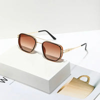 Lightweight Retro Sunglasses – Unisex UV400 Sun Protection 🕶️