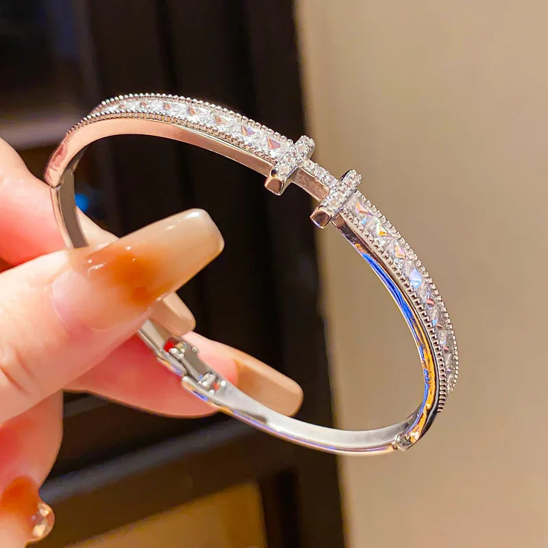 Luxurious Bracelets Suitable for Women to Wear 💎