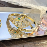 Luxury Diamond Embedded Fashionable Snake-Shape Bracelet Watch 💎