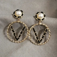 Luxury Jewelry Big Letter Five V Shape Circle Pearl Earrings For Women 🖤