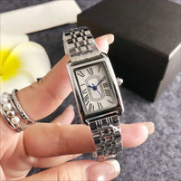 Luxury Retro Rectangular Women's Quartz Watch with Roman Dial ⌚️