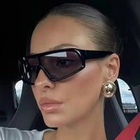 Retro style men's and women's fashionable sunglasses 🕶️