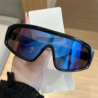 Retro style men's and women's fashionable sunglasses 🕶️