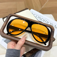 Retro style men's and women's fashionable sunglasses 🕶️