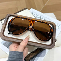 Retro style men's and women's fashionable sunglasses 🕶️
