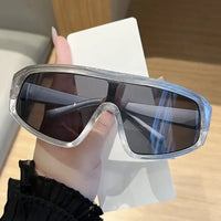 Retro style men's and women's fashionable sunglasses 🕶️