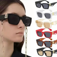 Retro style women's fashionable sunglasses 🕶️