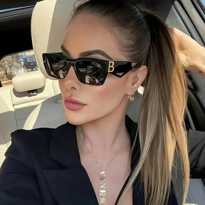 Retro style women's fashionable sunglasses 🕶️
