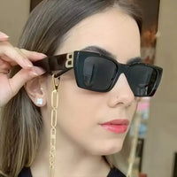 Retro style women's fashionable sunglasses 🕶️