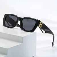 Retro style women's fashionable sunglasses 🕶️