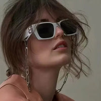 Retro style women's fashionable sunglasses 🕶️